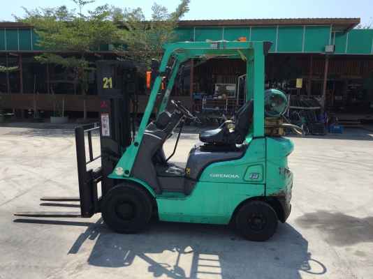 รถยกมิตซูบิชิ 1.5 ตัน เสาสูง 4 เมตรเข้าตู้มีงาสไลด์ เครื่องเบนซินติดแก๊สเกียร์ธรรมดา