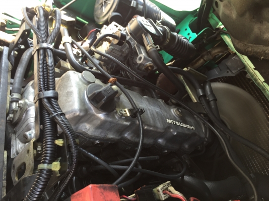 รถยกมิตซูบิชิ 1.5 ตัน เสาสูง 4 เมตรเข้าตู้มีงาสไลด์ เครื่องเบนซินติดแก๊สเกียร์ธรรมดา