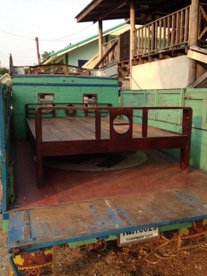 ขายเตียงกับม้านั่งยาว