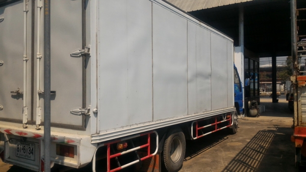 ISUZU NQR 140 ตู้บรรทุก