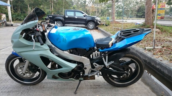 ขาย suzuki gsx 400 r6 เอกสารเสาเนาจดทะเบียน เครื่องติด ขี่ได้ 35,000 บาท