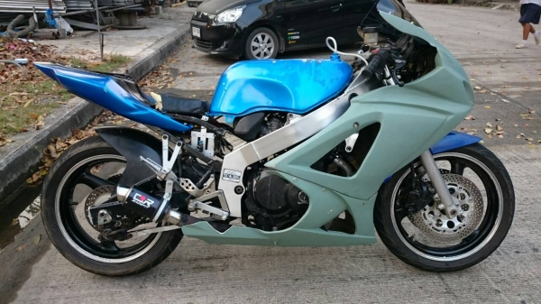 ขาย suzuki gsx 400 r6 เอกสารเสาเนาจดทะเบียน เครื่องติด ขี่ได้ 35,000 บาท
