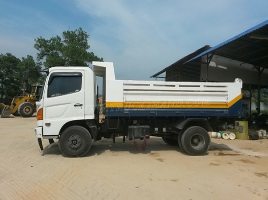รถบรรทุก 6 ล้อดัมพ์ HINO MEGA ขนาด 150 แรงม้า กระบะดั๊มสามมิตร