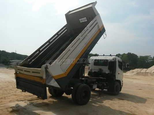 รถบรรทุก 6 ล้อดัมพ์ HINO MEGA ขนาด 150 แรงม้า กระบะดั๊มสามมิตร