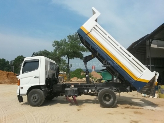 รถบรรทุก 6 ล้อดัมพ์ HINO MEGA ขนาด 150 แรงม้า กระบะดั๊มสามมิตร