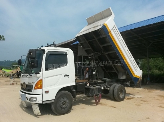 รถบรรทุก 6 ล้อดัมพ์ HINO MEGA ขนาด 150 แรงม้า กระบะดั๊มสามมิตร