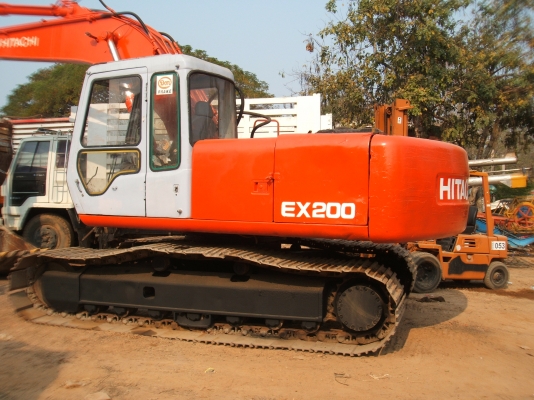 ขายรถแม็คโคร ฮิตาชิ EX200-2 เครื่องยนต์อีซูซุ 6BG turbo มีลายหัวแย็ก สภาพดีพร้อมใช้งาน