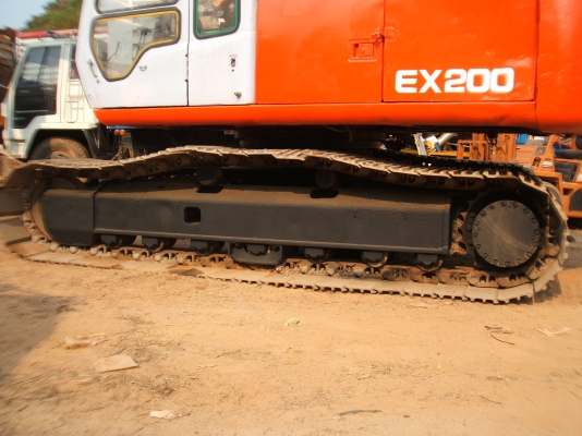 ขายรถแม็คโคร ฮิตาชิ EX200-2 เครื่องยนต์อีซูซุ 6BG turbo มีลายหัวแย็ก สภาพดีพร้อมใช้งาน