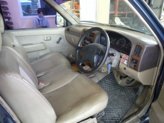 นิสสันดั้มพ์  มือแรก