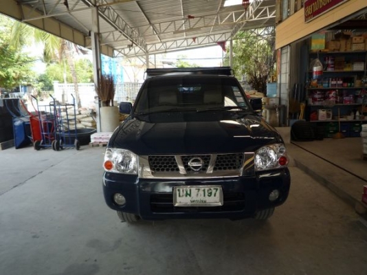 นิสสันดั้มพ์  มือแรก