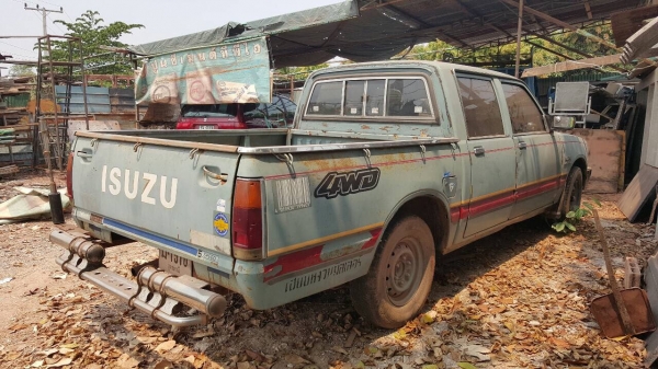ขาย รถกระบะ 4 ประตู ISUZU KB2200 เดิมบางทั้งคัน ออกห้างมือเดียว คัสซีสวยตลอดเส้น พวงมาลัยพาวเวอร์ แอร์ครบ ทะเบียนพร้อมโอนครับ