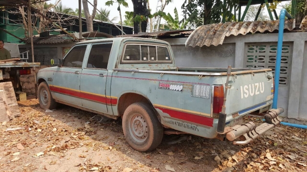 ขาย รถกระบะ 4 ประตู ISUZU KB2200 เดิมบางทั้งคัน ออกห้างมือเดียว คัสซีสวยตลอดเส้น พวงมาลัยพาวเวอร์ แอร์ครบ ทะเบียนพร้อมโอนครับ