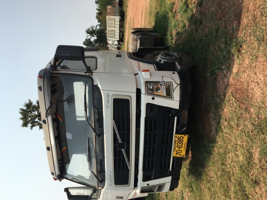 ลากจูงVOLVO 340.  FM 9เฉพาะหัวเล่มพร้อม