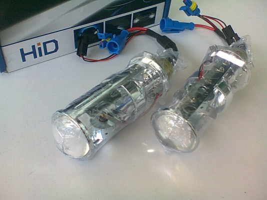 หลอดxenon H4 โปรเจคเตอร์เลนส์ในตัวให้แสงสว่างคมไม่แยงตา