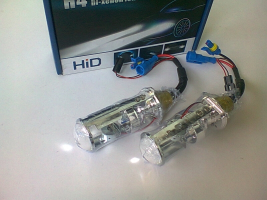 หลอดxenon H4 โปรเจคเตอร์เลนส์ในตัวให้แสงสว่างคมไม่แยงตา