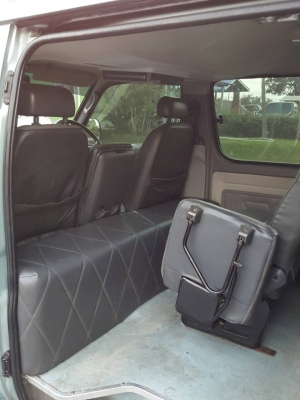 รถตู้ เครื่องดีเซล2.8แน่น พวงมาลัยเพาเว่อร์