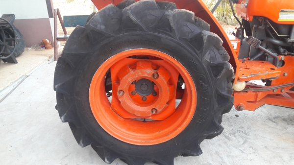 ขายรถไถคูโบต้าL3408เดิมๆยางใหม่สี่เส้นอุปกรณ์ดันหน้าผาน6ผาน4ตราช้าง