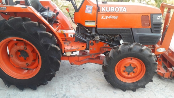 ขายรถไถคูโบต้าL3408เดิมๆยางใหม่สี่เส้นอุปกรณ์ดันหน้าผาน6ผาน4ตราช้าง