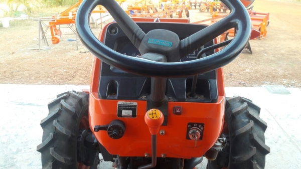 ขายรถไถคูโบต้าL3408เดิมๆยางใหม่สี่เส้นอุปกรณ์ดันหน้าผาน6ผาน4ตราช้าง