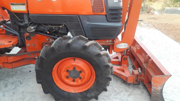 ขายรถไถคูโบต้าL3408เดิมๆยางใหม่สี่เส้นอุปกรณ์ดันหน้าผาน6ผาน4ตราช้าง