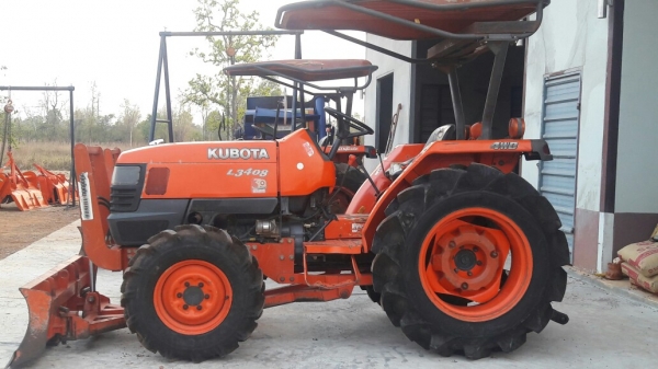 ขายรถไถคูโบต้าL3408เดิมๆยางใหม่สี่เส้นอุปกรณ์ดันหน้าผาน6ผาน4ตราช้าง