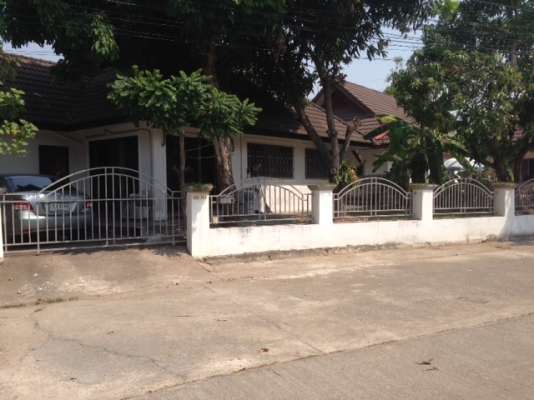 บ้านชั้นเดียวในเมือง ติดถนนน้ำไม่ท่วมเครื่องบินไม่ผ่าน