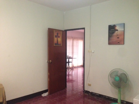 บ้านชั้นเดียวในเมือง ติดถนนน้ำไม่ท่วมเครื่องบินไม่ผ่าน