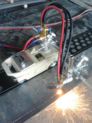 ขายเครื่องตัดตามรางสินค้าใหม่แกะกล่องใช้ไฟ220โวลด์..ใช้แก็สกับลม.ตัดเหล็กหนาได้ตามความต้องการ.แค่เปลื่ยนหัวตัดไห้เบอร์สูงขึ้น..ครบชุด.แถมราง180เชน 1เส้น.รับประกัน1ปี..ขาย11500บาท