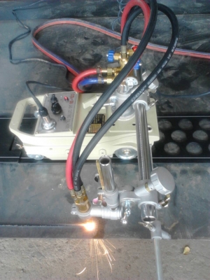 ขายเครื่องตัดตามรางสินค้าใหม่แกะกล่องใช้ไฟ220โวลด์..ใช้แก็สกับลม.ตัดเหล็กหนาได้ตามความต้องการ.แค่เปลื่ยนหัวตัดไห้เบอร์สูงขึ้น..ครบชุด.แถมราง180เชน 1เส้น.รับประกัน1ปี..ขาย11500บาท