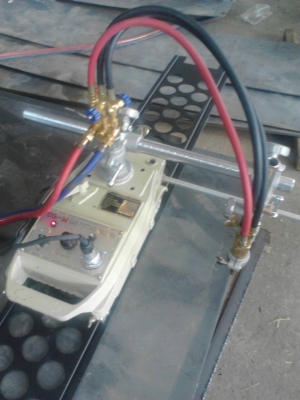 ขายเครื่องตัดตามรางสินค้าใหม่แกะกล่องใช้ไฟ220โวลด์..ใช้แก็สกับลม.ตัดเหล็กหนาได้ตามความต้องการ.แค่เปลื่ยนหัวตัดไห้เบอร์สูงขึ้น..ครบชุด.แถมราง180เชน 1เส้น.รับประกัน1ปี..ขาย11500บาท