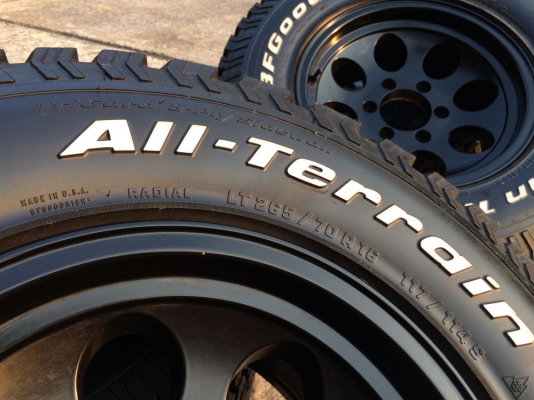 มือ2 BF Goodrich All-Terrain 265 70 r16 ปี14 +แม็ก มือ2 BF Goodrich All-Terrain 265 70 r16 ปี14 +แม็ก