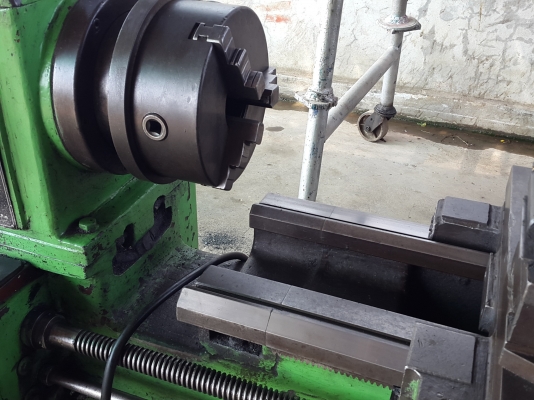 แท่นกลึง 5 ฟุต ต้าชิง 700 B 3 เพลา เกียร์บล็อก พร้อมใช้งาน สภาพสวยๆ 74,000