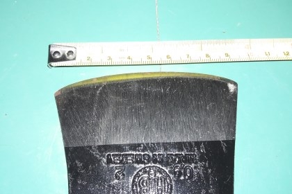 ขายหัวขวาน HULT'S CELEBRATED AXES. MADE IN SWEDEN.