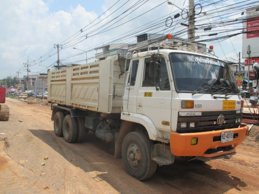 ขายรถยี่ห้อ  NISSAN รุ่น CWM430MHR  สนใจติดต่อ 089-6551506