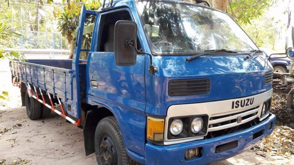 ขาย6ล้อบรรทุก isuzu ks 110แรงม้า กระบะ5เมตร ยกหัวได้พร้อมใช้ ราคาลดได้ โทรมาคุยกัน