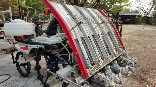 รถดำนา 5 แถว มิซู ระบบไฟฟ้าปรับเอียงซ้ายขาว มีตัวเก็บหญ้า พ่นปุ๋ย รหัสสินค้า Y - 6 รถดำนา 5 แถว มิซู ระบบไฟฟ้าปรับเอียงซ้ายขาว มีตัวเก็บหญ้า พ่นปุ๋ย รหัสสินค้า Y - 6