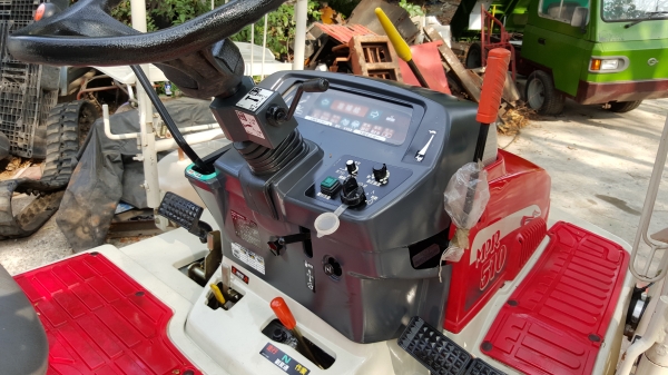 รถดำนา 5 แถว มิซู ระบบไฟฟ้าปรับเอียงซ้ายขาว มีตัวเก็บหญ้า พ่นปุ๋ย รหัสสินค้า Y - 6 รถดำนา 5 แถว มิซู ระบบไฟฟ้าปรับเอียงซ้ายขาว มีตัวเก็บหญ้า พ่นปุ๋ย รหัสสินค้า Y - 6