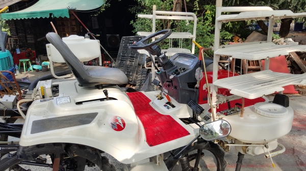 รถดำนา 5 แถว มิซู ระบบไฟฟ้าปรับเอียงซ้ายขาว มีตัวเก็บหญ้า พ่นปุ๋ย รหัสสินค้า Y - 6 รถดำนา 5 แถว มิซู ระบบไฟฟ้าปรับเอียงซ้ายขาว มีตัวเก็บหญ้า พ่นปุ๋ย รหัสสินค้า Y - 6