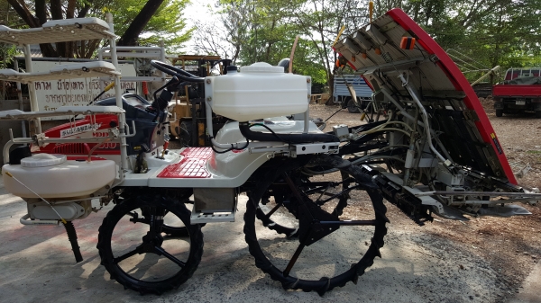 รถดำนา 5 แถว มิซู ระบบไฟฟ้าปรับเอียงซ้ายขาว มีตัวเก็บหญ้า พ่นปุ๋ย รหัสสินค้า Y - 6 รถดำนา 5 แถว มิซู ระบบไฟฟ้าปรับเอียงซ้ายขาว มีตัวเก็บหญ้า พ่นปุ๋ย รหัสสินค้า Y - 6