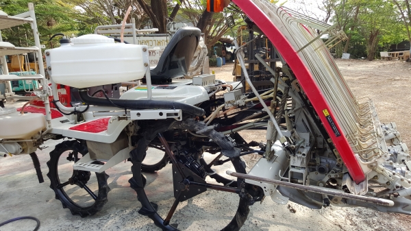 รถดำนา 5 แถว มิซู ระบบไฟฟ้าปรับเอียงซ้ายขาว มีตัวเก็บหญ้า พ่นปุ๋ย รหัสสินค้า Y - 6 รถดำนา 5 แถว มิซู ระบบไฟฟ้าปรับเอียงซ้ายขาว มีตัวเก็บหญ้า พ่นปุ๋ย รหัสสินค้า Y - 6