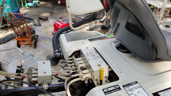 รถดำนา 5 แถว มิซู ระบบไฟฟ้าปรับเอียงซ้ายขาว มีตัวเก็บหญ้า พ่นปุ๋ย รหัสสินค้า Y - 6 รถดำนา 5 แถว มิซู ระบบไฟฟ้าปรับเอียงซ้ายขาว มีตัวเก็บหญ้า พ่นปุ๋ย รหัสสินค้า Y - 6