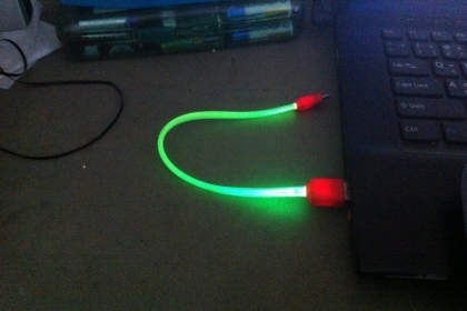 สายลิ้งค์จากญี่ปุ่นอย่างดี ส่งถ่ายข้อมูล และ ชาร์จไฟได้ของ ASCH มีลูกเล่นเป็นไฟแสงสีต่างๆสวยๆตามสาย เส้นละ 15 บาท มีหลายร้อยเส้น เสียบใช้ได้เกือบทุกรุ่น