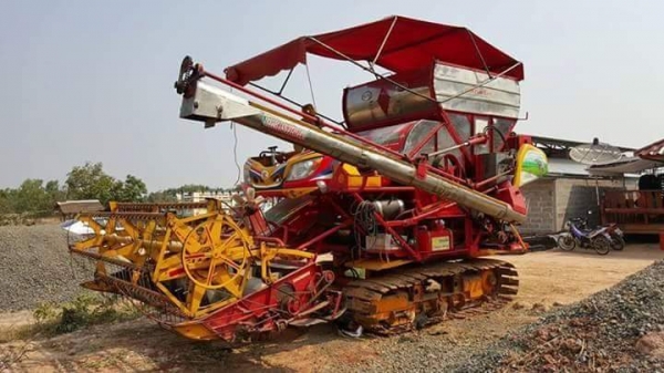 ขายรถเกี่ยวข้าว เกษตรพัฒนา จ้าวช้างไวไฟ ปี49 อุ้ม2.5ตัน ตัวเดิน12 อุ้มปรับระดับ เครื่องMITSUBISHI 6D17 สภาพสวยพร้อมใช้งาน สนใจโทร 090-8588220คุณนะ 093-3258446คุณบิว หรือเข้าดูสินค้าอื่นๆได้ที่ www.truck.in.th/498 หรือเพจFacebook ณรงค์ ซื้อขายรถมือสอง (เว็