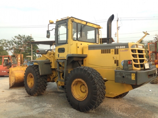 KOMATSU WA300-3E นำเข้าจากญี่ปุ่น สภาพสวยมาก พร้อมใช้ โทร.090-986-2521 อ๊อบ