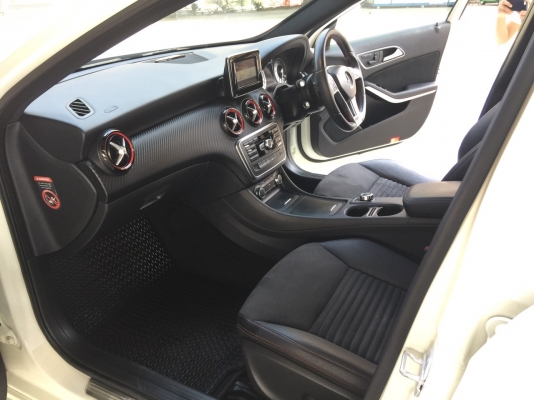 benz a250 amg sport สีขาว ปี 2015 รถสวยมาก มือเดียว ไมล์ 30xxx km benz a250 amg sport สีขาว ปี 2015 รถสวยมาก มือเดียว ไมล์ 30xxx km