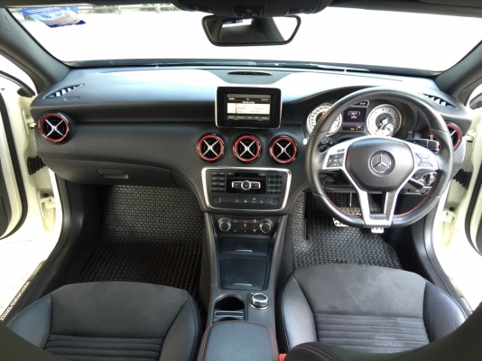 benz a250 amg sport สีขาว ปี 2015 รถสวยมาก มือเดียว ไมล์ 30xxx km benz a250 amg sport สีขาว ปี 2015 รถสวยมาก มือเดียว ไมล์ 30xxx km