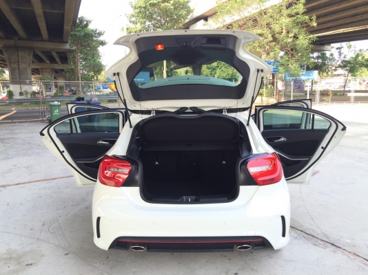 benz a250 amg sport สีขาว ปี 2015 รถสวยมาก มือเดียว ไมล์ 30xxx km benz a250 amg sport สีขาว ปี 2015 รถสวยมาก มือเดียว ไมล์ 30xxx km