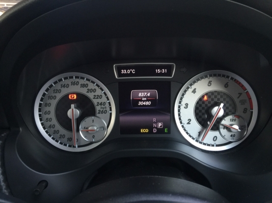 benz a250 amg sport สีขาว ปี 2015 รถสวยมาก มือเดียว ไมล์ 30xxx km benz a250 amg sport สีขาว ปี 2015 รถสวยมาก มือเดียว ไมล์ 30xxx km