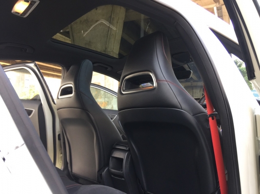 benz a250 amg sport สีขาว ปี 2015 รถสวยมาก มือเดียว ไมล์ 30xxx km benz a250 amg sport สีขาว ปี 2015 รถสวยมาก มือเดียว ไมล์ 30xxx km