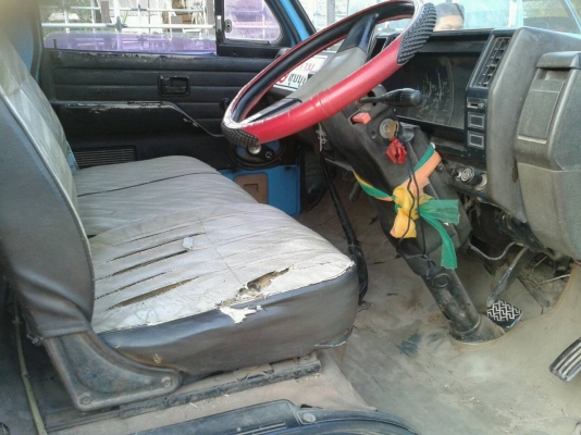 ขายด่วน ISUZU NKR 110 ขาย 285,000 บาท  สีสวยๆ ทั้งคัน เครื่องดี คัดซีส์สวย เอกสารพร้อมโอน